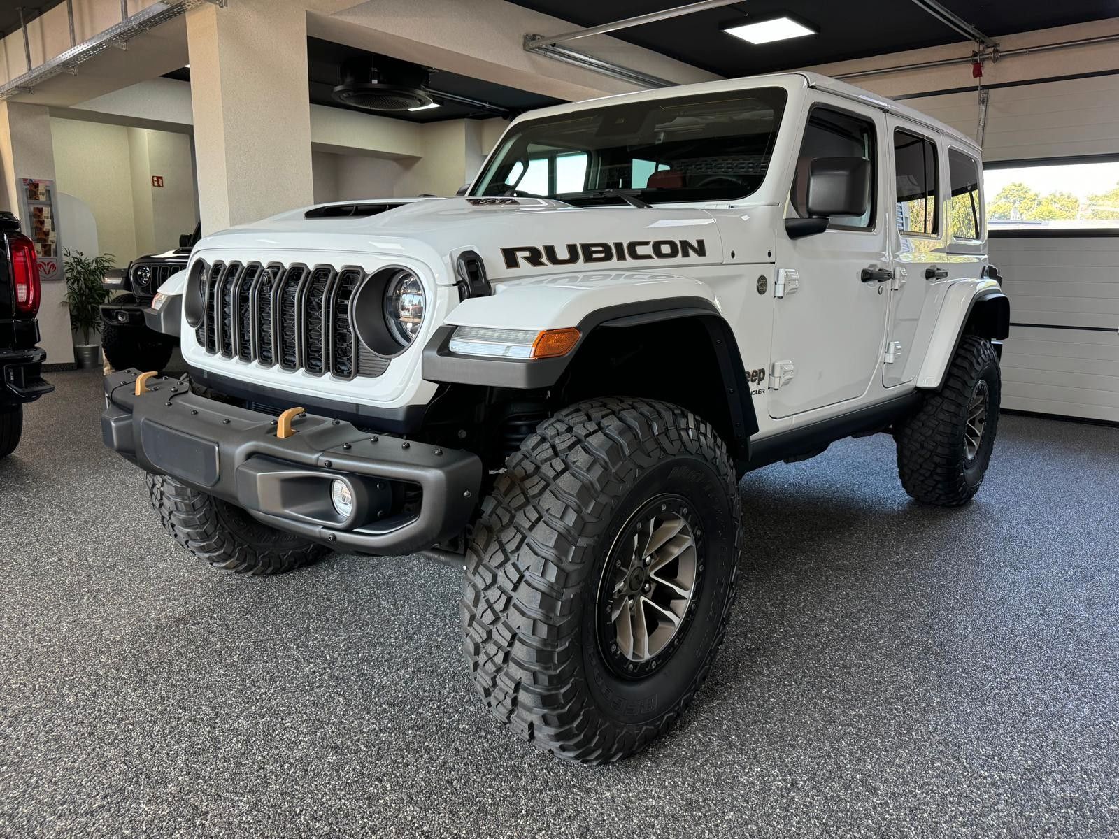 Fahrzeugabbildung Jeep RUBICON 392-V8-3" FAHRWERK-37" REIFEN-POWERSTEPS