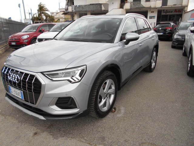AUDI Audi Q3 35 TDI S tronic Business Advanced