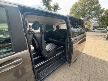 Mercedes V 220 - 4