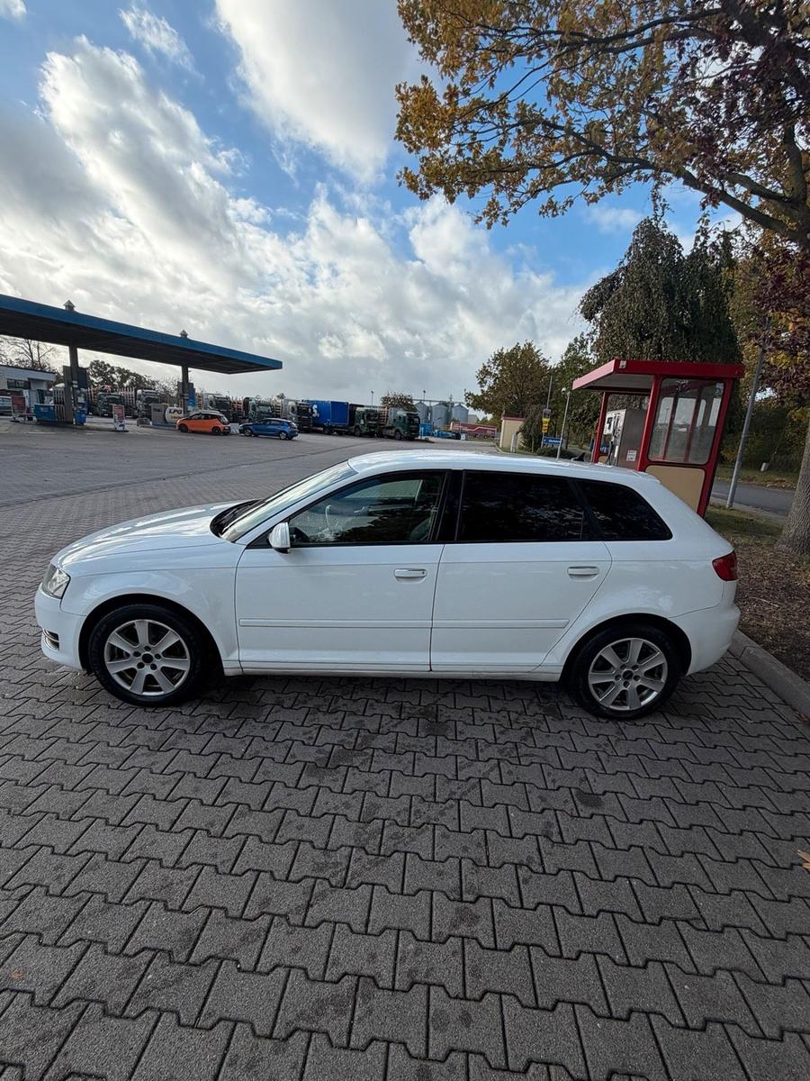 Audi A3 2011 — двигун 125 HP (92kW)