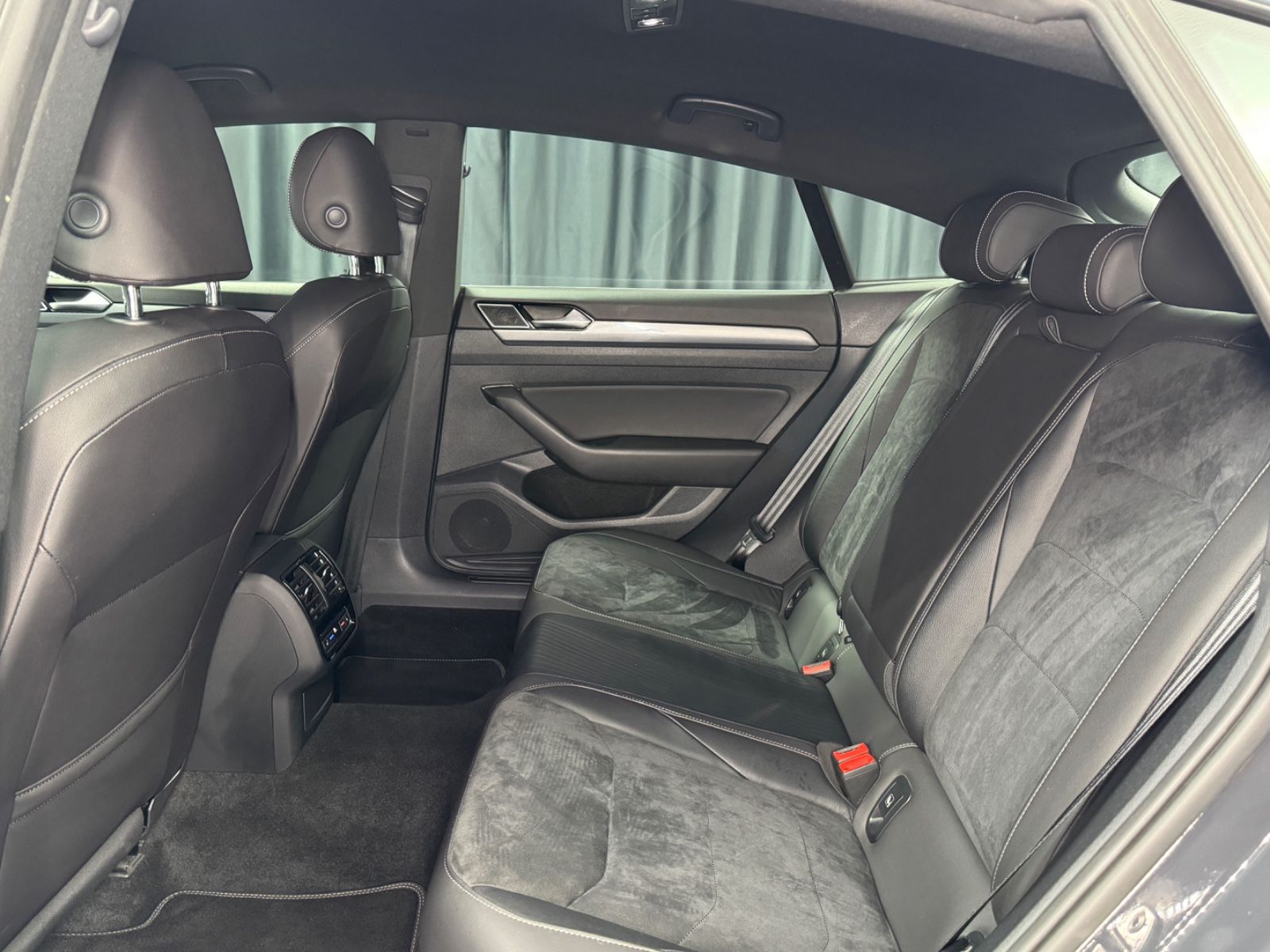 Fahrzeugabbildung Volkswagen Arteon R-Line|DSG|NAVI|ACC|DIGI-TACHO|1.HAND