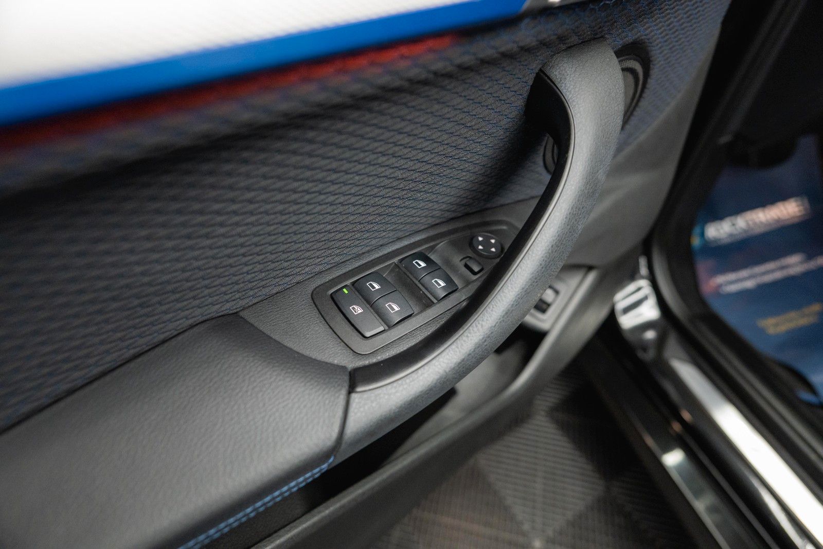 Fahrzeugabbildung BMW X2 sDrive 18i M Sport Automatik *Alcantara*LED*