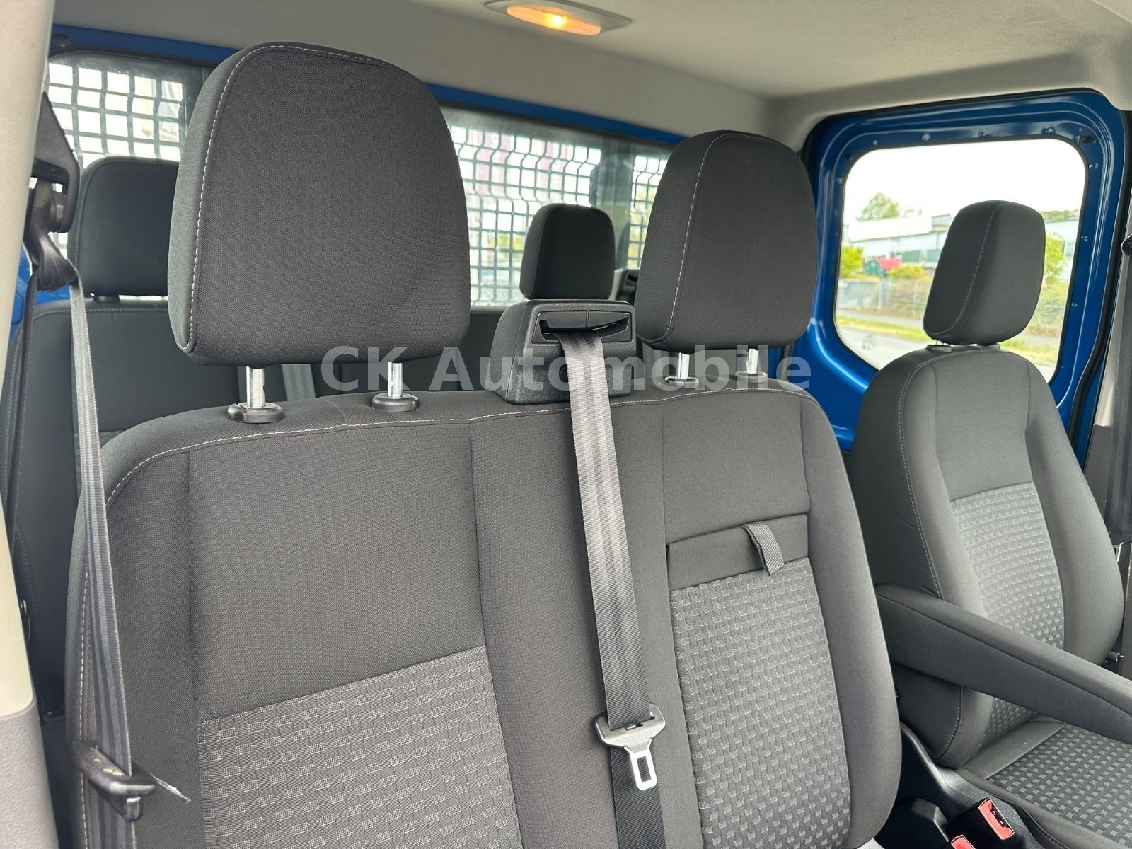 Fahrzeugabbildung Ford Transit Pritsche 350 L3 DoKa Trend/7 Sitze/AHK
