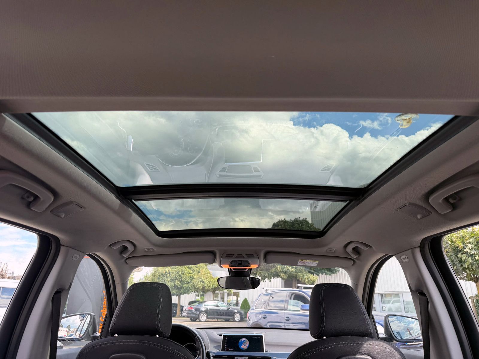 Fahrzeugabbildung BMW X1 xDrive25e Advantage ACC KAM PANO LED SHZ NAV