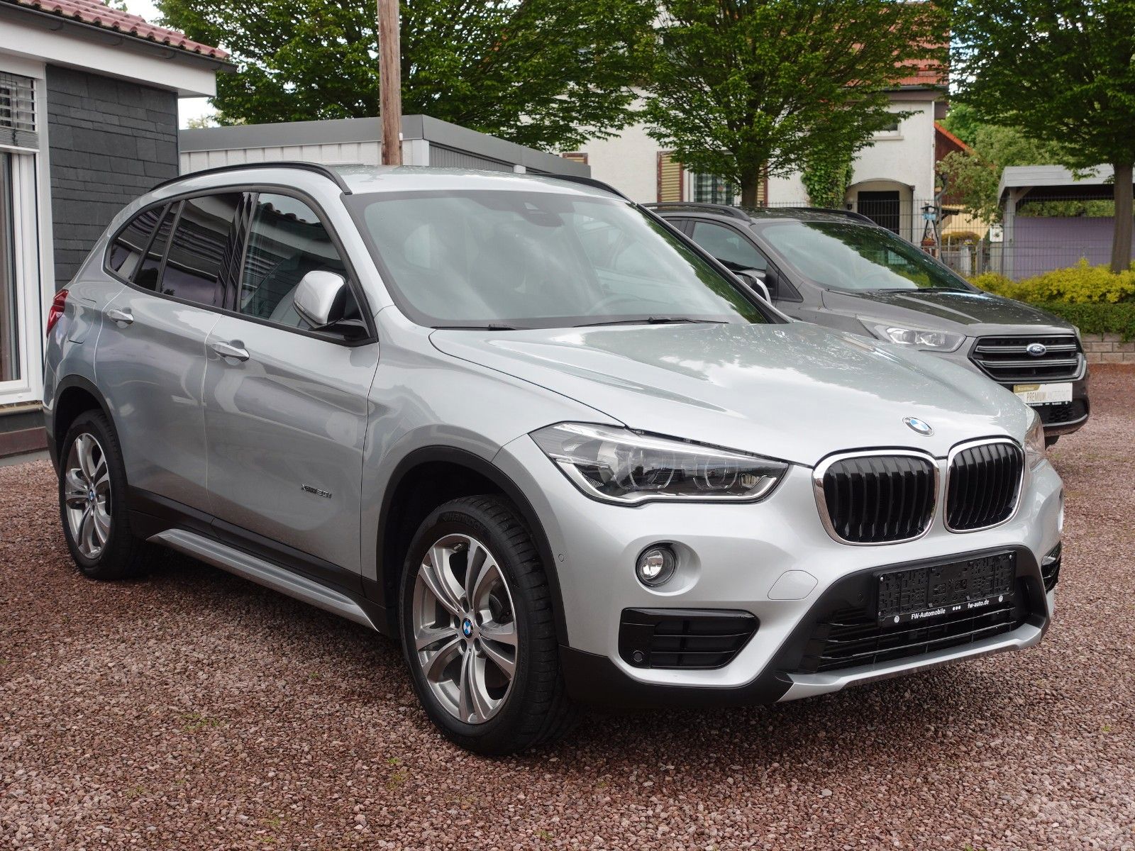 Fahrzeugabbildung BMW X1 xDrive20i A Sport Line