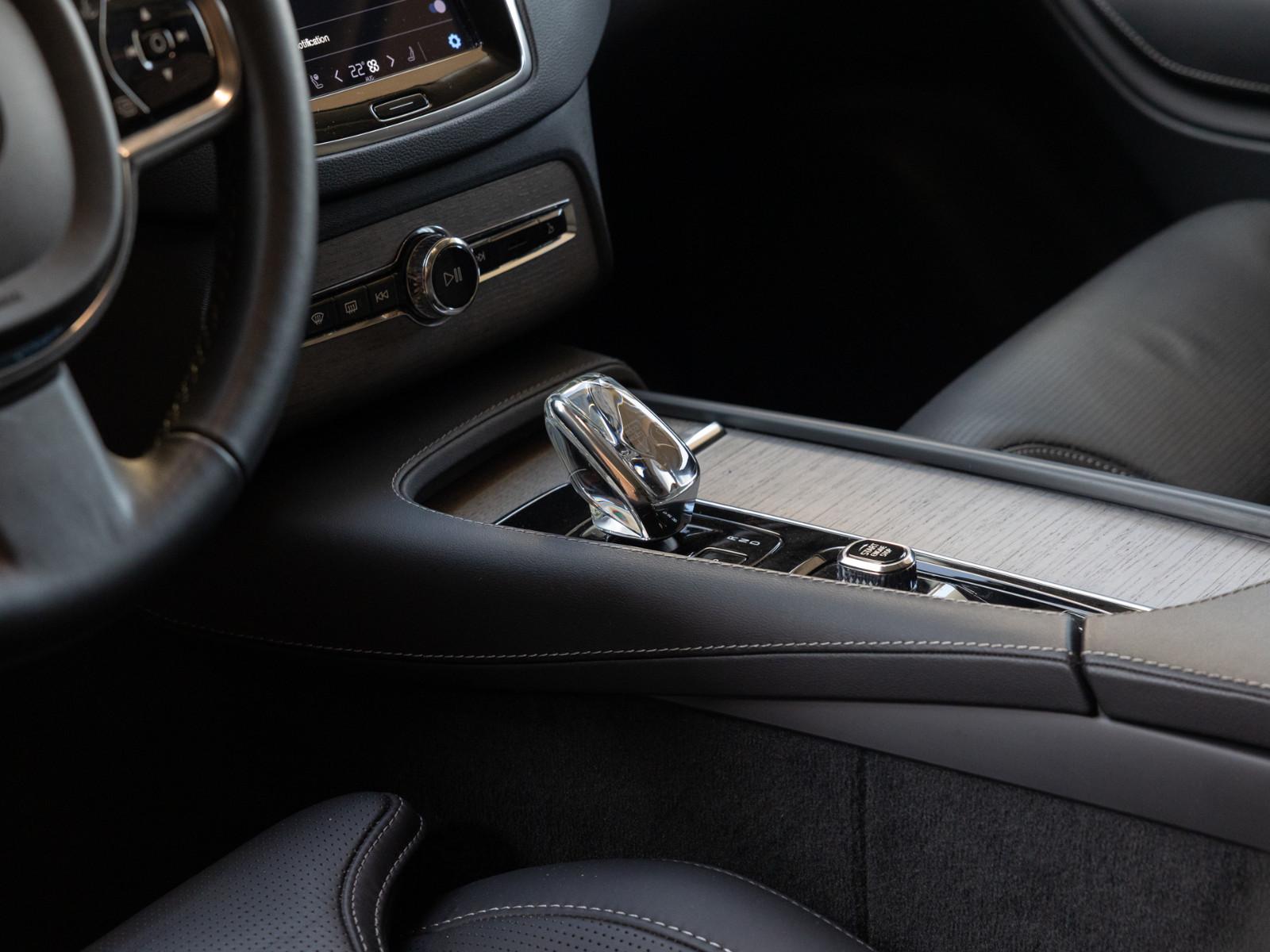 Volvo XC90 B5 AWD Ultimate Dark- voll