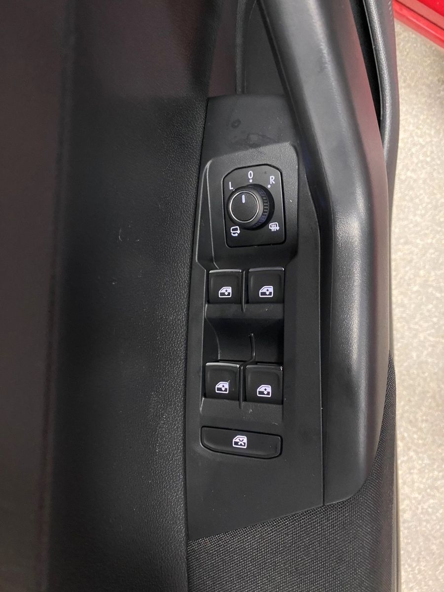 Fahrzeugabbildung Volkswagen Taigo 1.5 TSI DSG R-LINE+Black Style+ACC+Matrix+