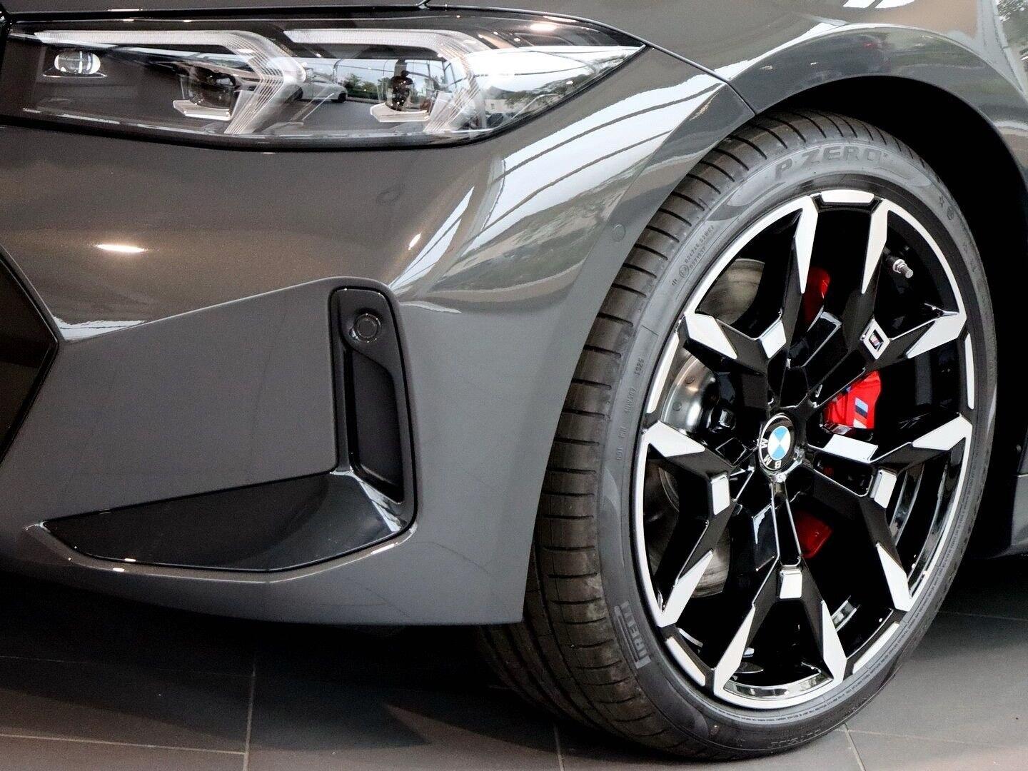 BMW 320d M Sport Pro Glasdach AHK Black Sale 2026