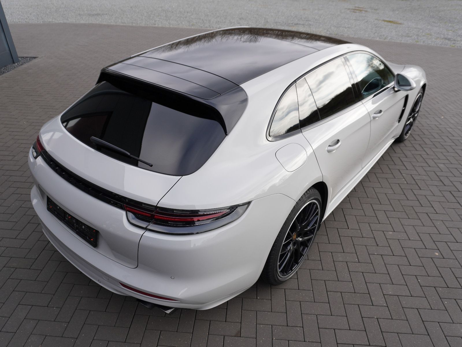 Fahrzeugabbildung Porsche Panamera Sport Turismo 4 E-Hybrid
