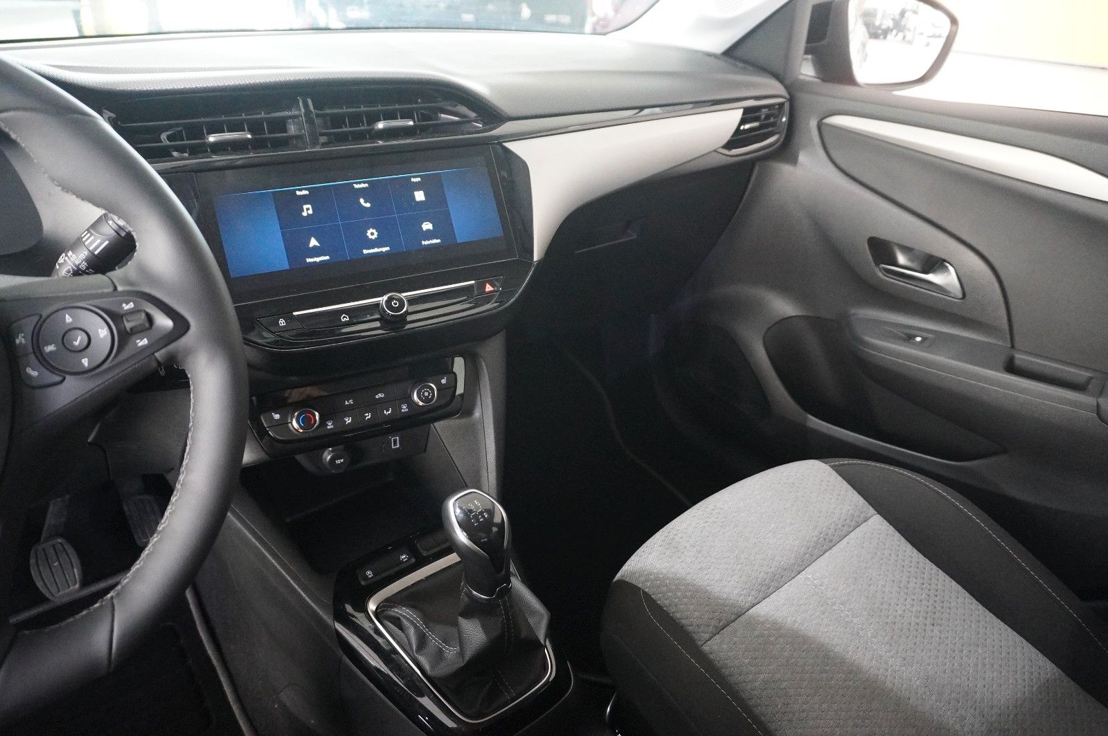 Fahrzeugabbildung Opel Corsa F 1.2 FACELIFT NAVI/LED/KAMERA/VIRT/SH/DAB