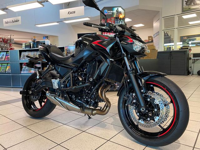 Kawasaki Z 650 ABS - FS A - 1. Hand & flache Sitzbank