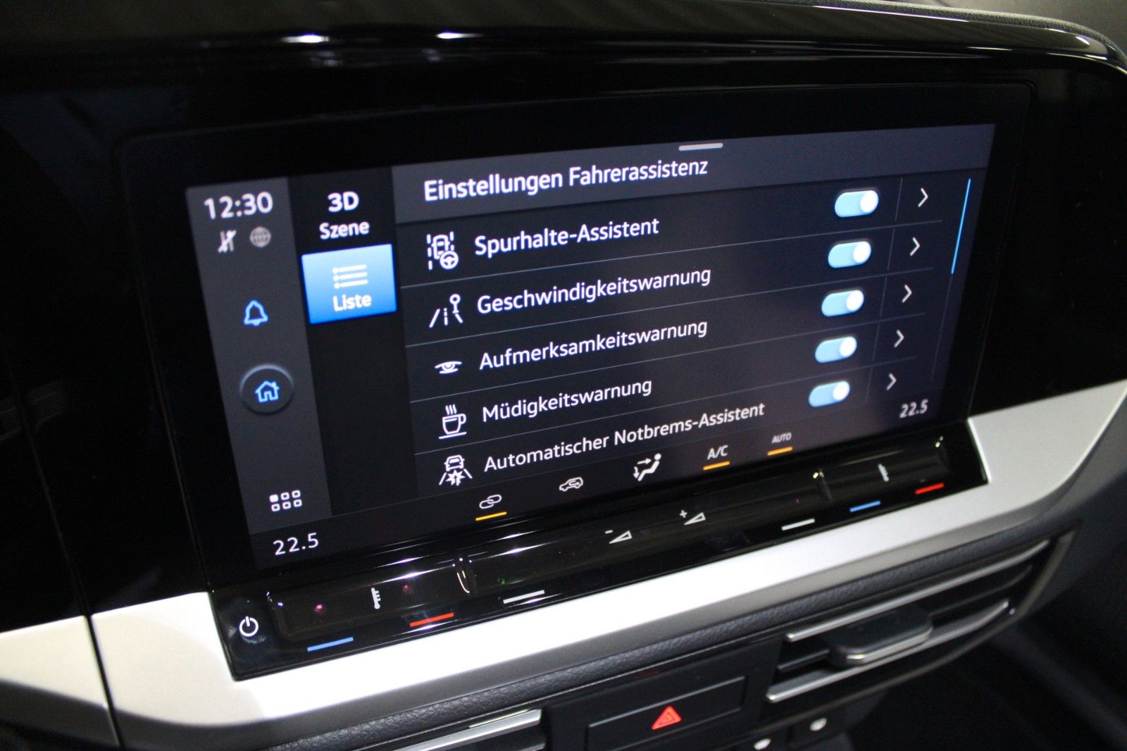 Fahrzeugabbildung Ford Tourneo Connect Titanium Automatik ACC CAM GJR