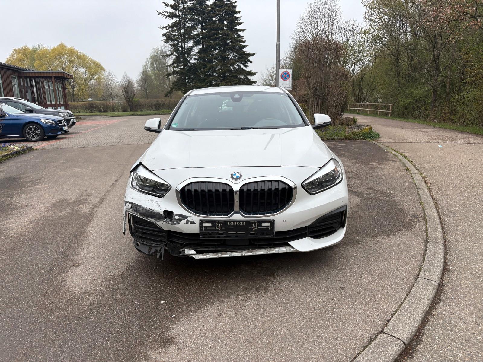 BMW 118 1 Limousine  Kühler Scheinwerfer Haube OK