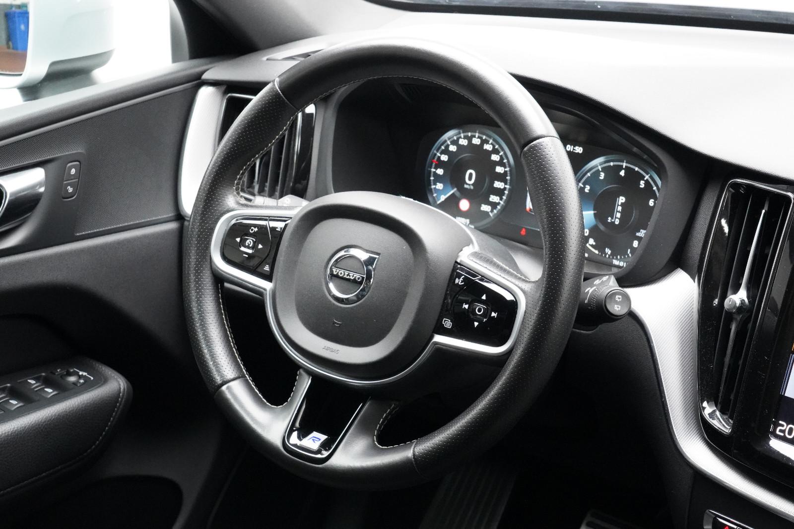 Volvo XC60 2.0 R-Design SHZ CarPlay Keyless PDC GRA