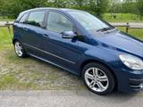 Mercedes-Benz 200  - blaue Mercedes-Benz 200