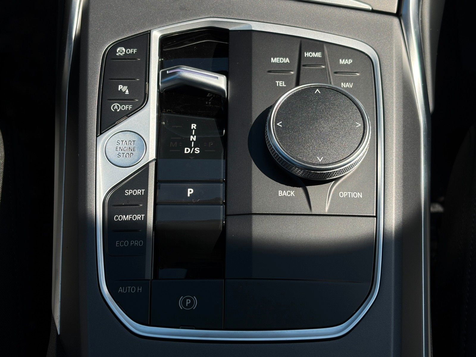 Fahrzeugabbildung BMW 318i Touring CockPit+ Alarm 3Z-Klima Kamera SHZ