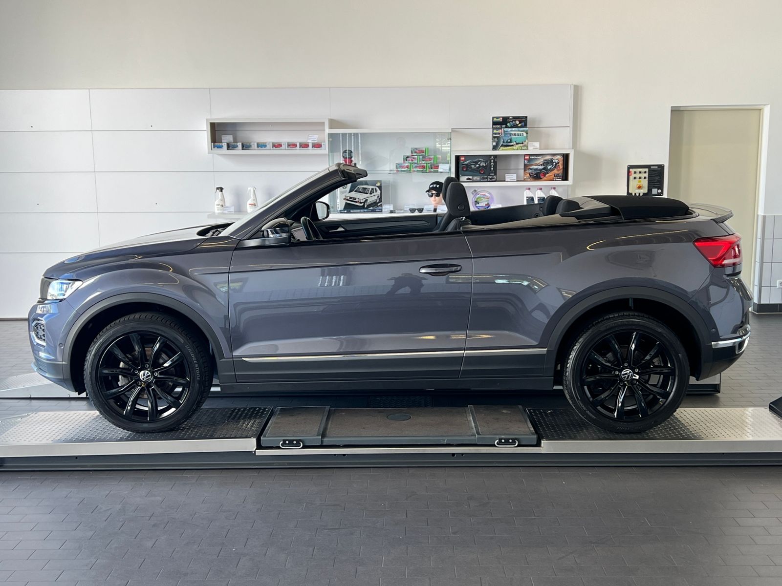 Fahrzeugabbildung Volkswagen T-Roc Cabriolet Style 1.5 TSI DSG *BlackStyle,AH