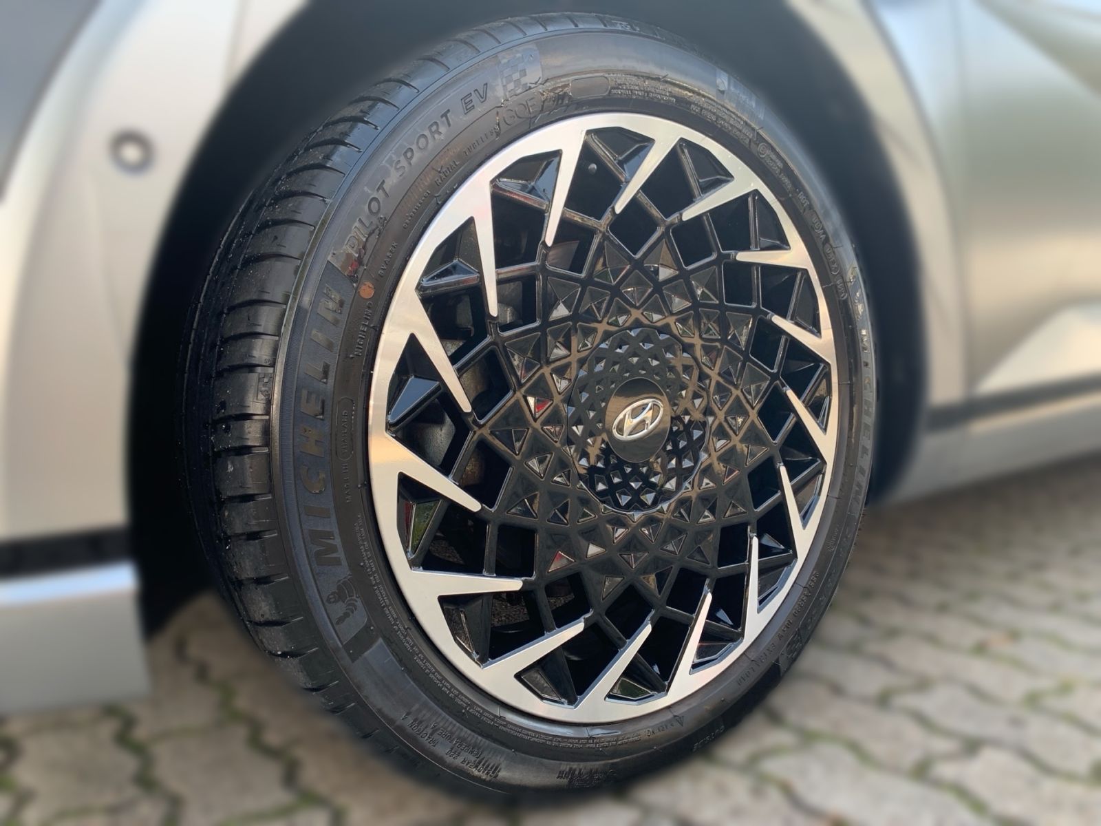 Fahrzeugabbildung Hyundai IONIQ 5 Uniq 72,6 kWh AHK Relax 20 Zoll