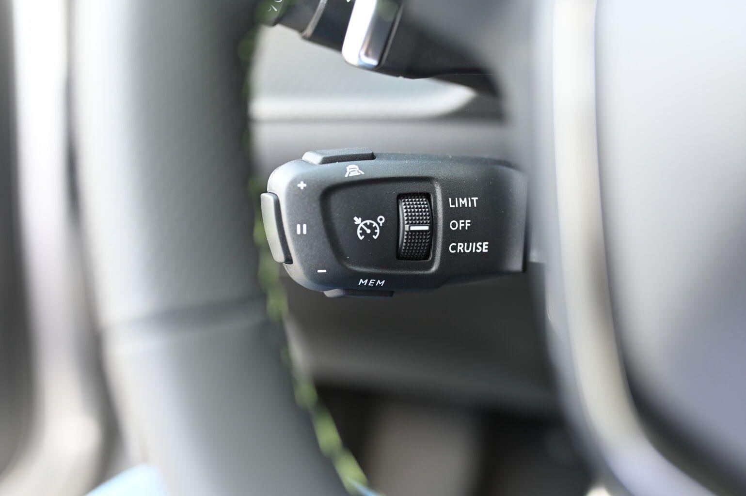 Peugeot 2008 GT Hybrid 145 e-DSC6 Alcantara-Paket*Grip