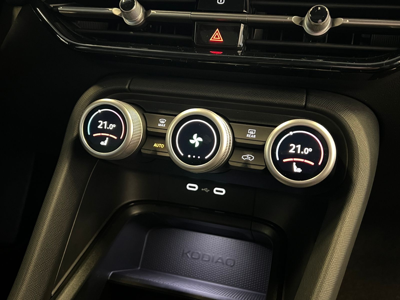 Fahrzeugabbildung SKODA Kodiaq Selection 2.0 TDI DSG *AHK, 7 Sitze, Pano