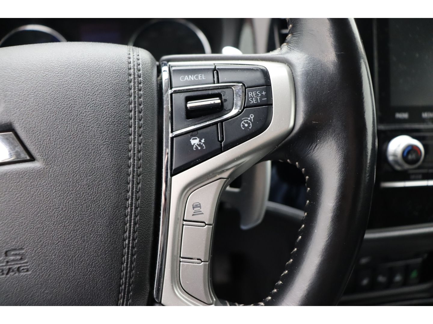 Fahrzeugabbildung Mitsubishi Plug-in Hybrid Outlander PHEV 2.4 Plus 4WD ACC,