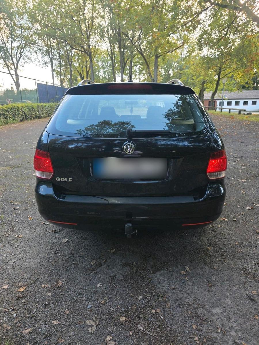 Volkswagen Golf 2009 — rear view