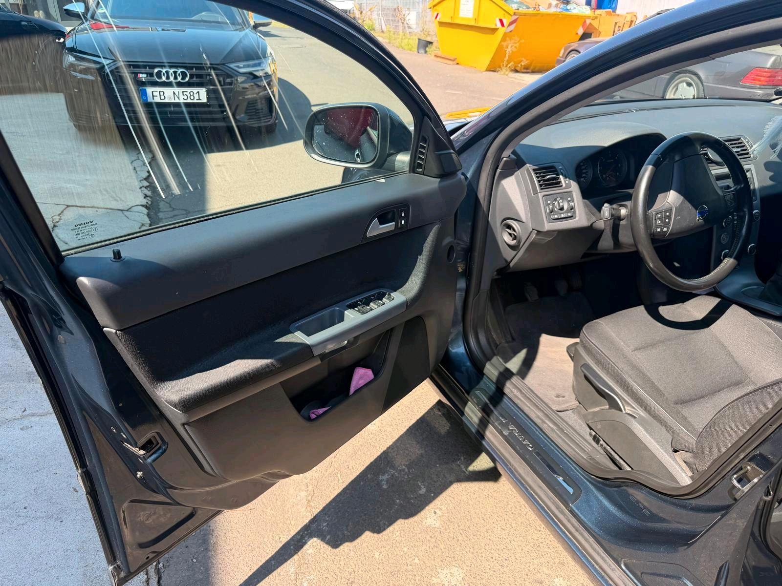 Volvo V50 2011 — photo 13