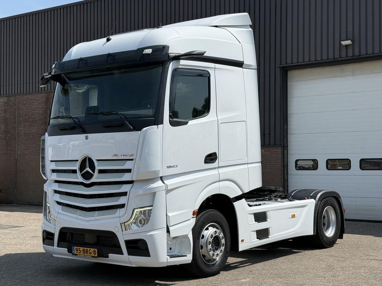 Mercedes-Benz Actros 1942 / Camera / Full spoiler / Only 346.8