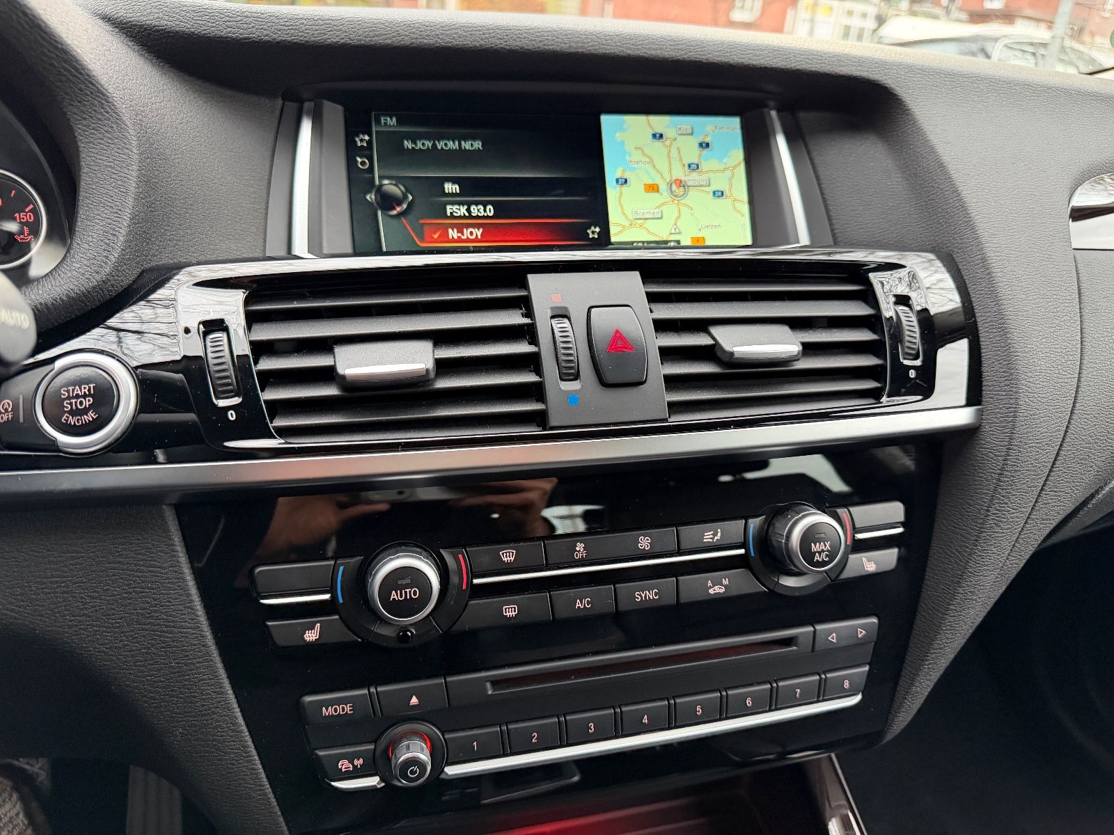 Fahrzeugabbildung BMW X4 xDrive 20 d xLine*BIXEN*TEILLEDER*PDC*NAVI*