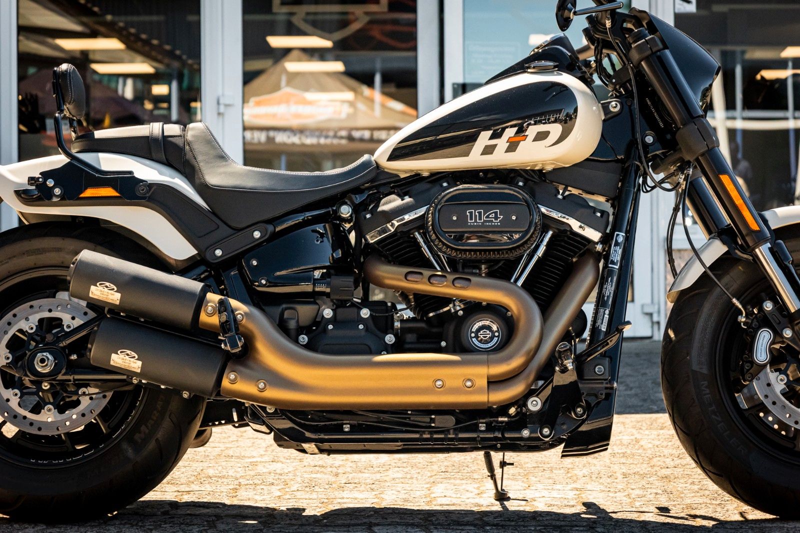 Fahrzeugabbildung Harley-Davidson FXFBS FAT BOB 114 CUI SOFTAIL - JEKILL&HYDE -