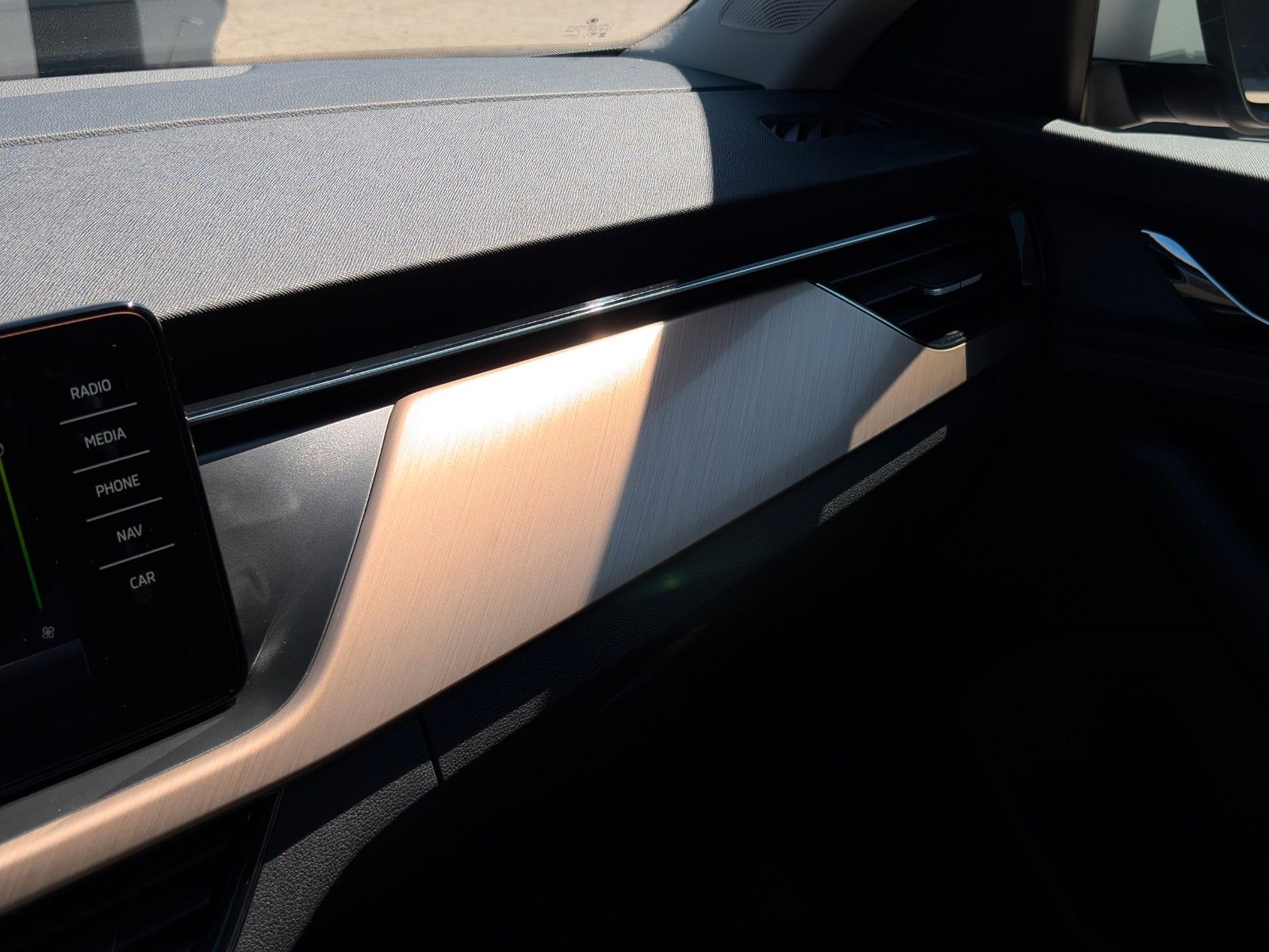 Fahrzeugabbildung SKODA Kamiq 1.0 TSI DSG Style CarPlay LED ACC CAM LHZ