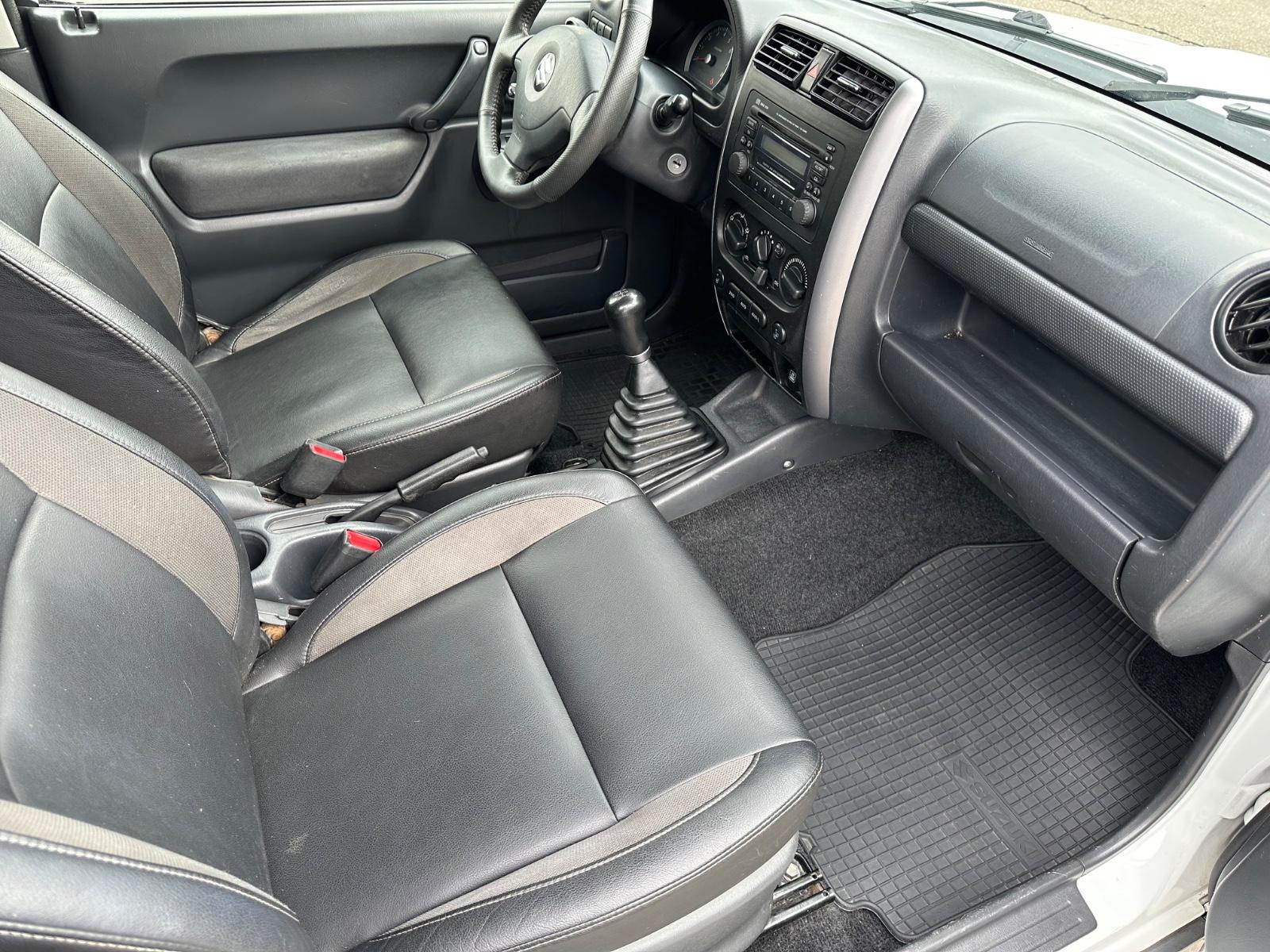 SUZUKI JIMNY 1.3 VVT 86ch 4X4 STYLE - CUIR - ATTELAGE - SIÈGES CHAUFFANTS - CLIMATISATION