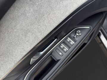 Peugeot 5008 1.2 PureTech 130 GT 360+Kam.+KeyLess+LED+AH