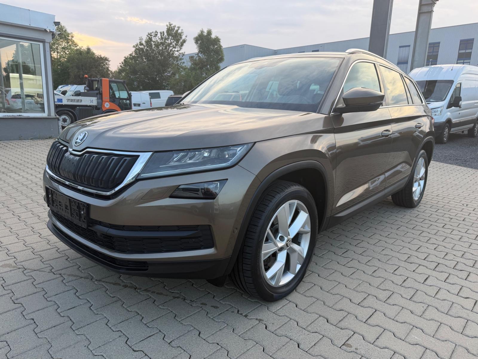 Skoda KODIAQ STYLE 4x4 LED 360 NAV SHZ 7 SITZE PDC