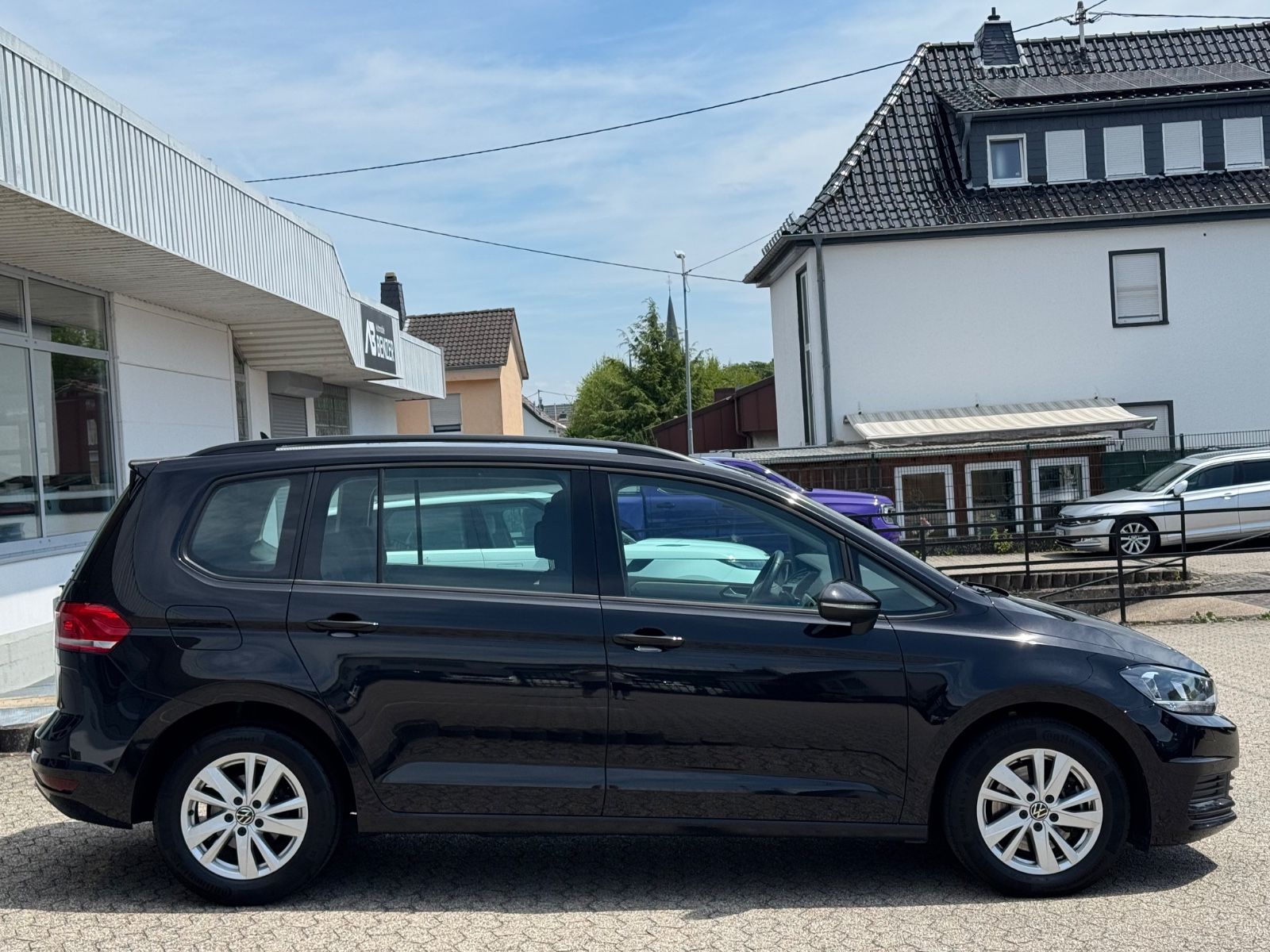 Fahrzeugabbildung Volkswagen Touran Comfortline/ACC/AHK/PDC/Navi/Massage/1H
