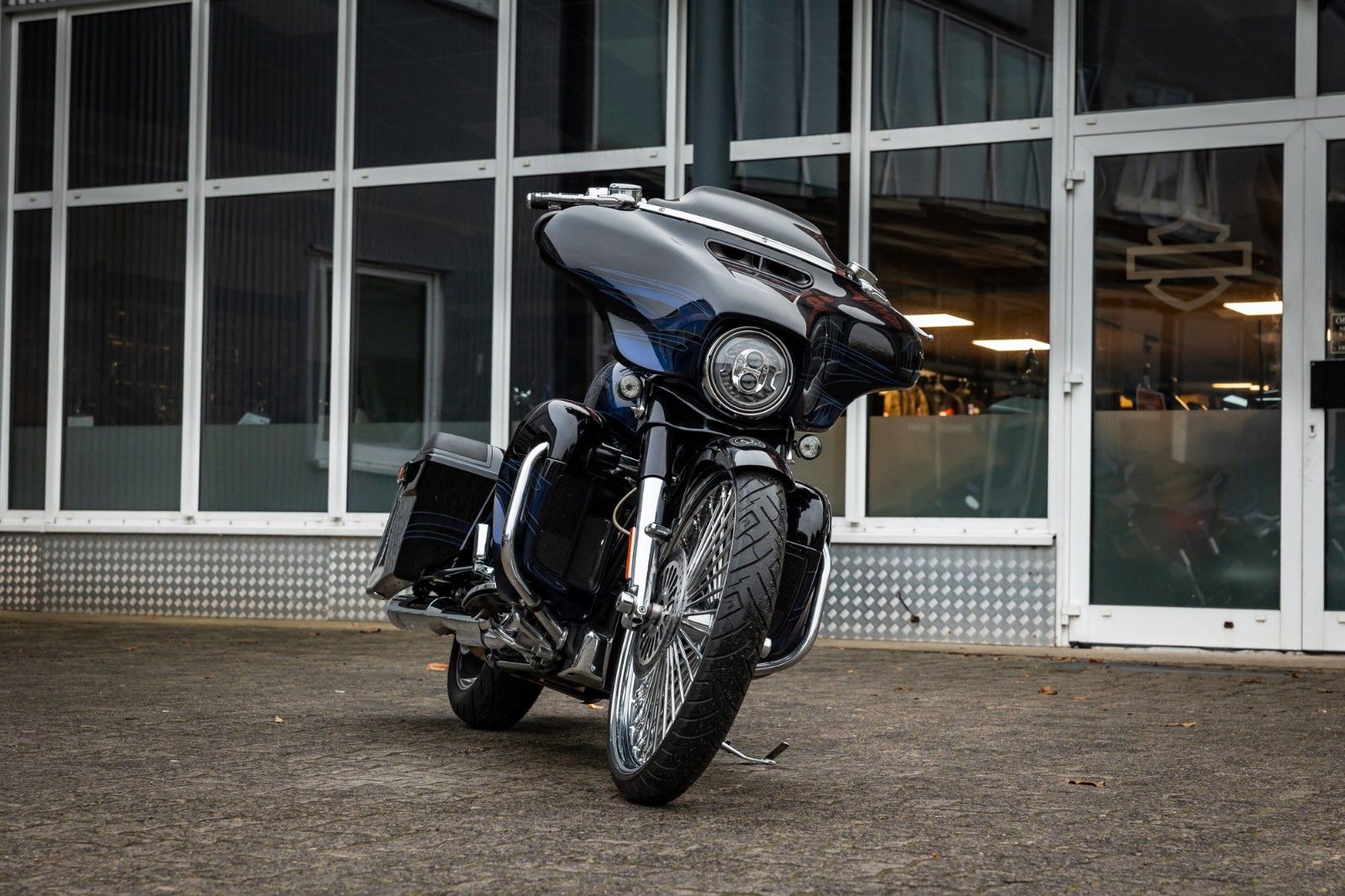 Fahrzeugabbildung Harley-Davidson CVO STREET GLIDE 110 FLHXSE - Jekill&Hyde-26Zoll