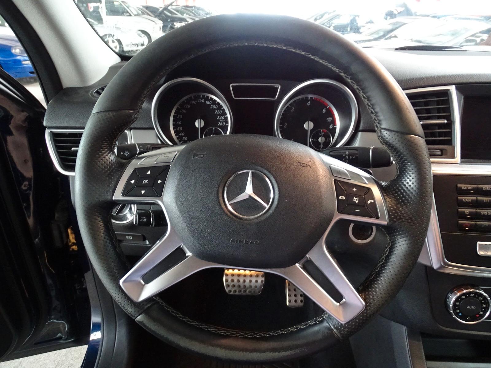 Mercedes-Benz ML 350 CDI BlueTec 4Matic*AHK+PANO+LEDER