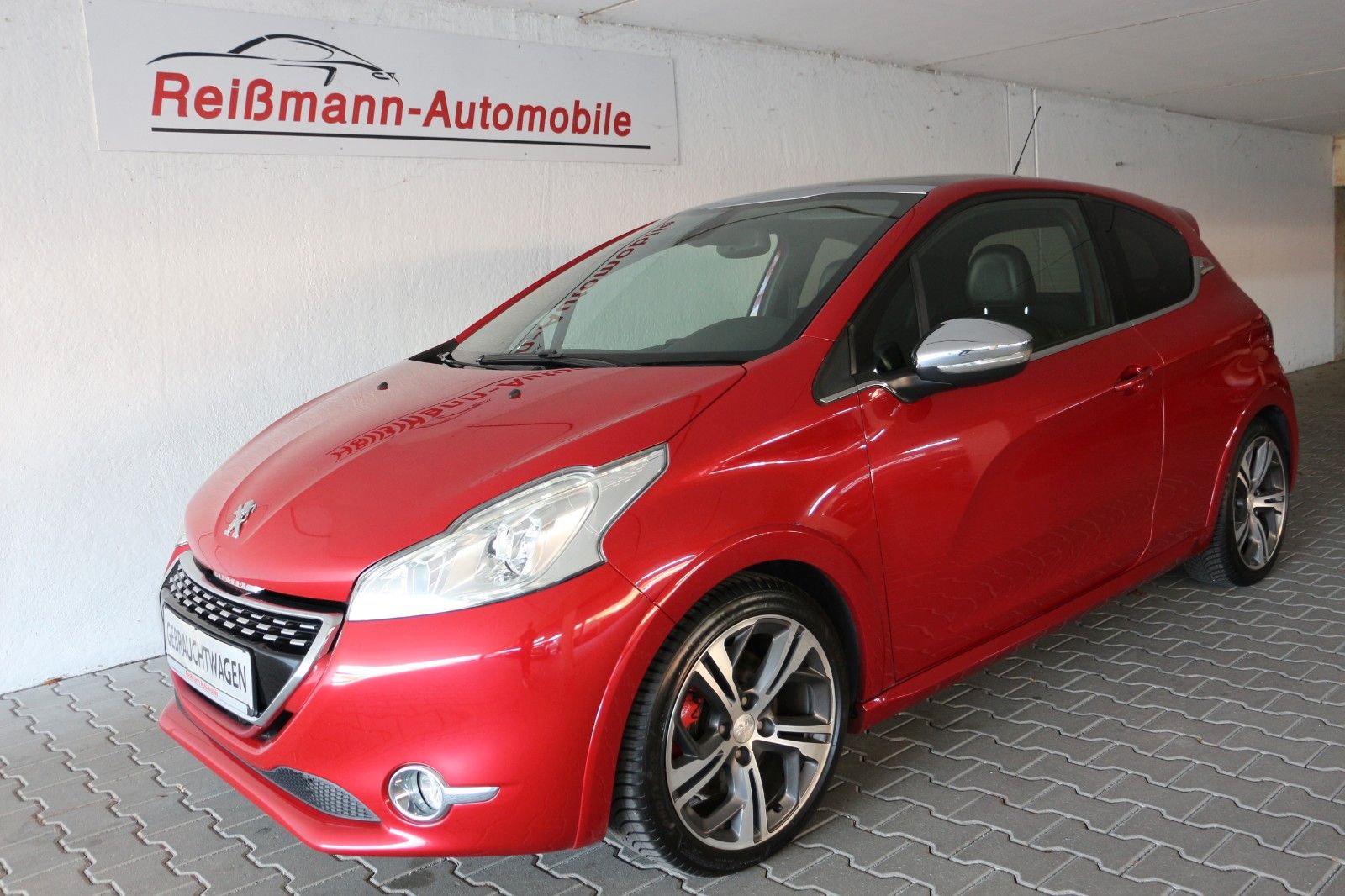 PEUGEOT 208