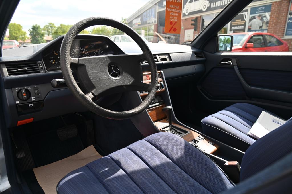 Mercedes-Benz CE 300