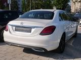 Mercedes-Benz C 180 Avantgarde MBUX LED AHK Cam Navi Keyl PTS - Mercedes-Benz C 180 mit Benzin-Antrieb: Weiß, Limousine