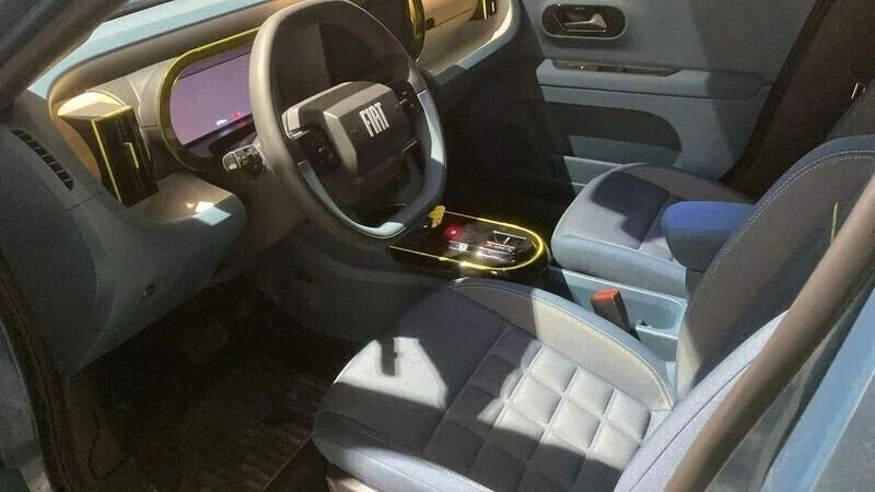 Fiat Grande Panda 1.2 Hybrid 110 CV S&S La Prima imagem 3