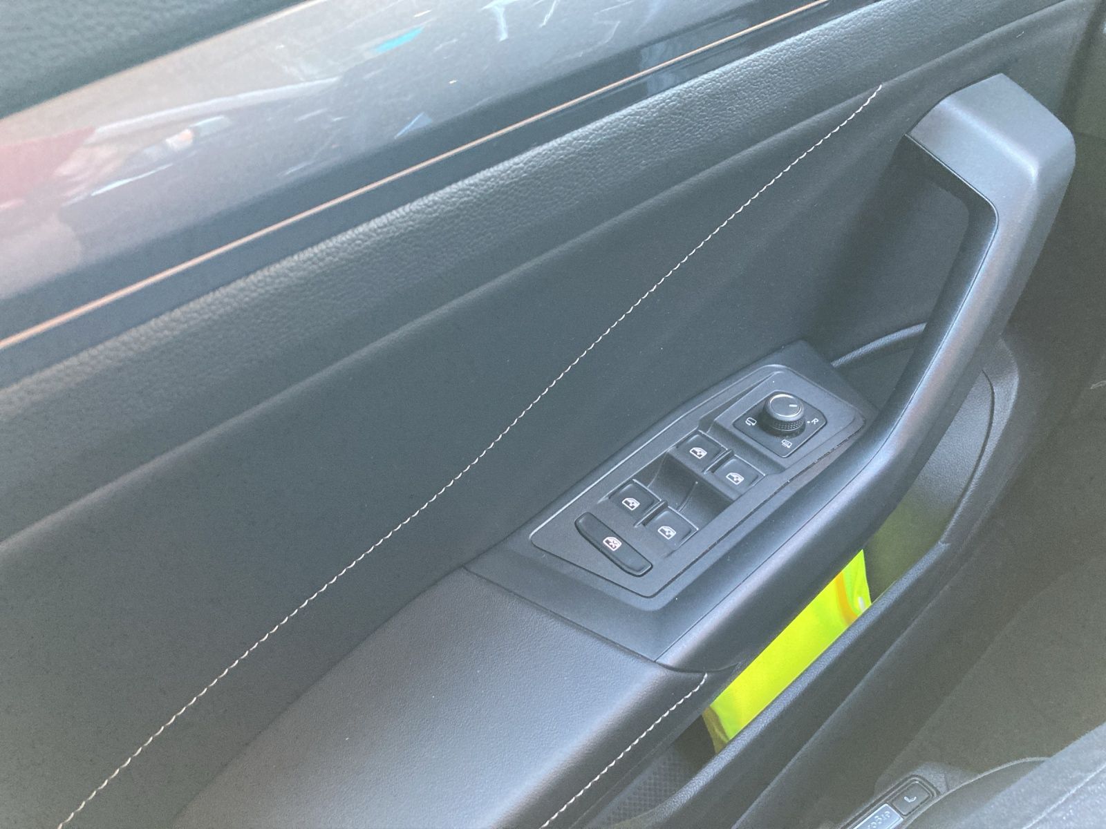 Fahrzeugabbildung Volkswagen T-Roc TDI Style DSG LED Navi ACC AHK PDC