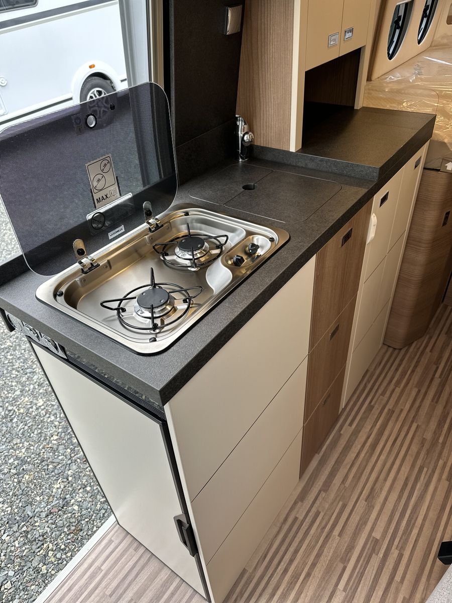 Fahrzeugabbildung Malibu Van first class - two rooms 640 LE RB Lithium