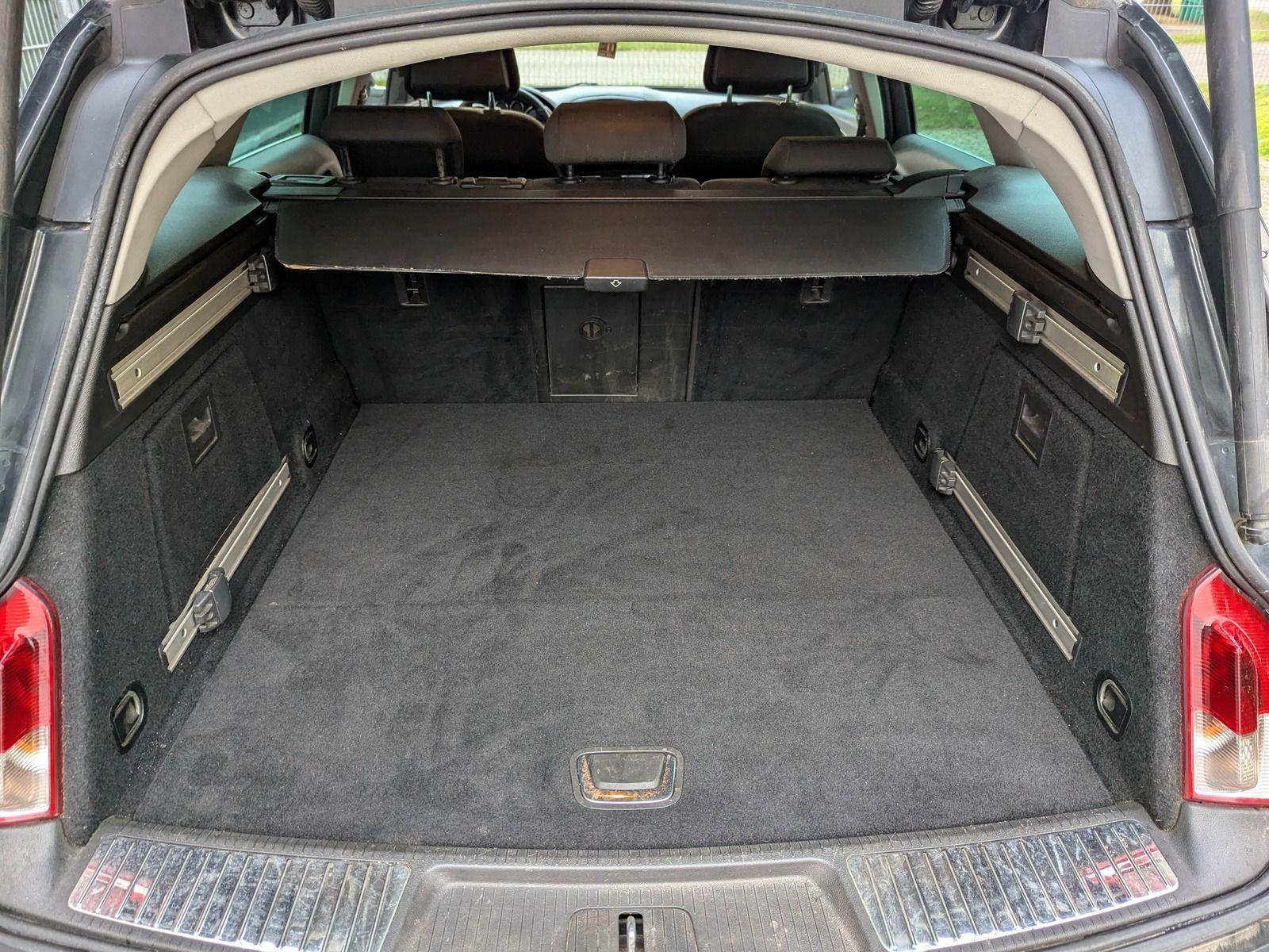 Opel Insignia 2010 — photo 10
