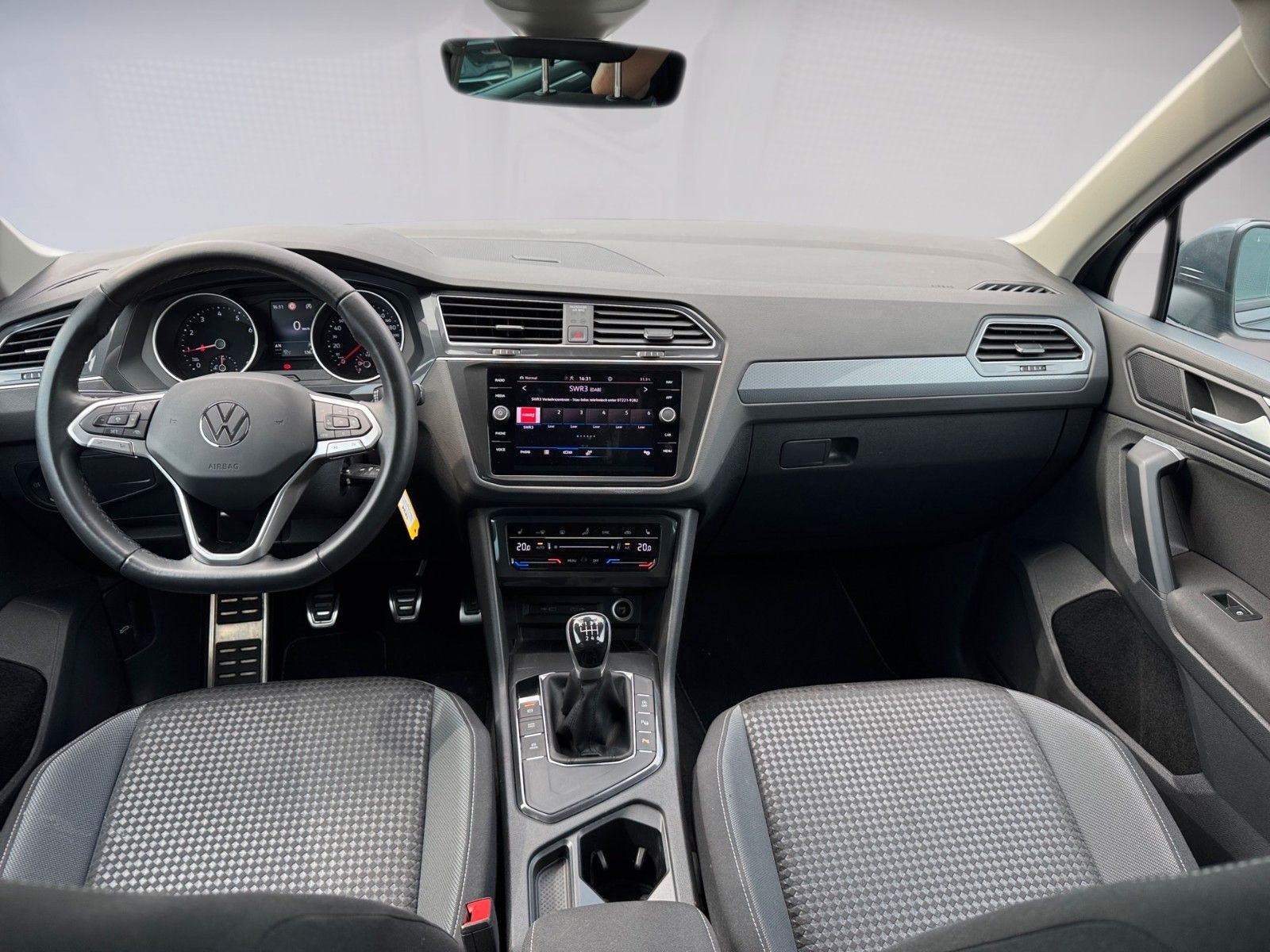 Fahrzeugabbildung Volkswagen Tiguan Life ACTIVE 1.5 TSI