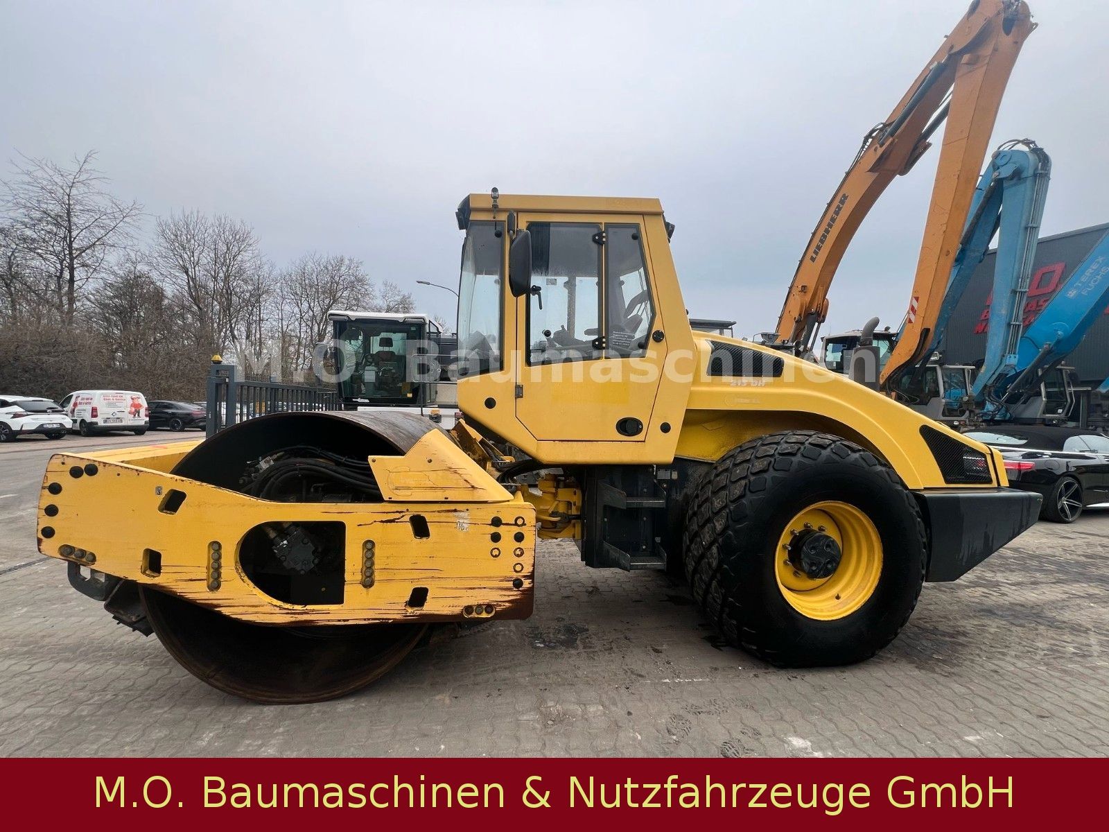 Fahrzeugabbildung BOMAG BW 213 D4-4BVC / 14,9 T / Walzenzug /