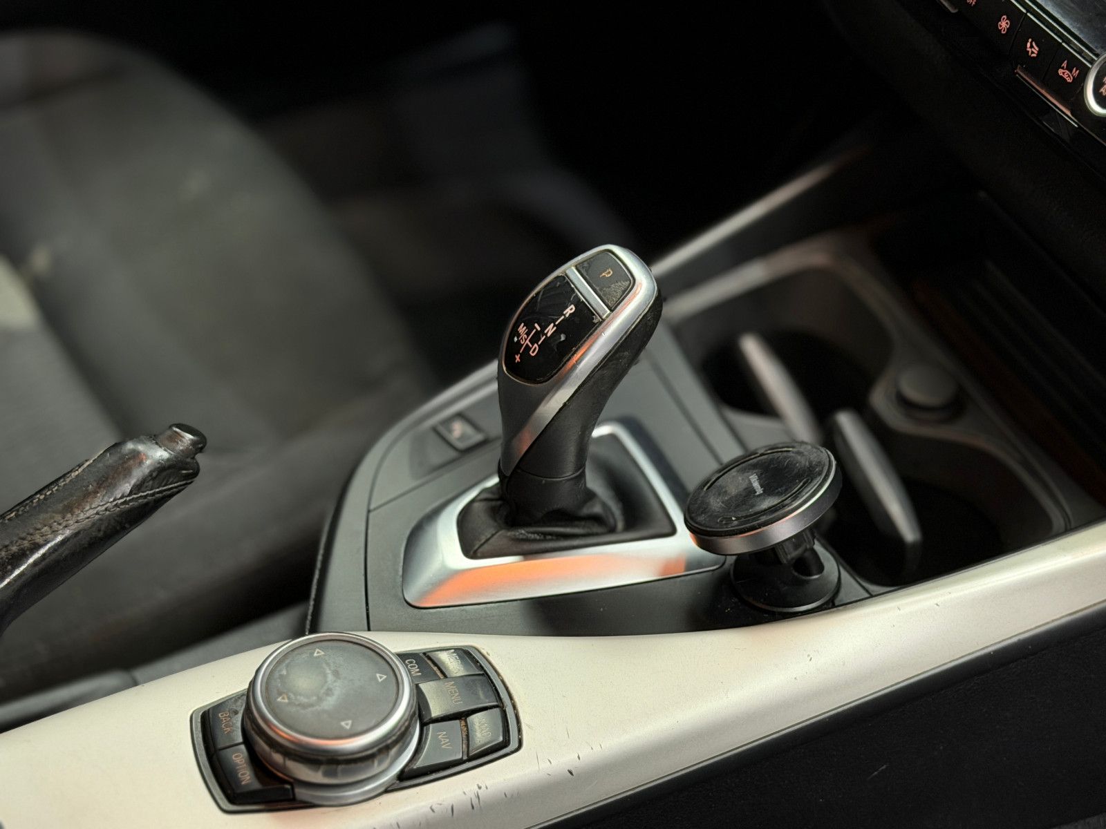 Fahrzeugabbildung BMW 120d xDrive Advantage|AUTOMATIK|HIFI|PDC|PANO|NA