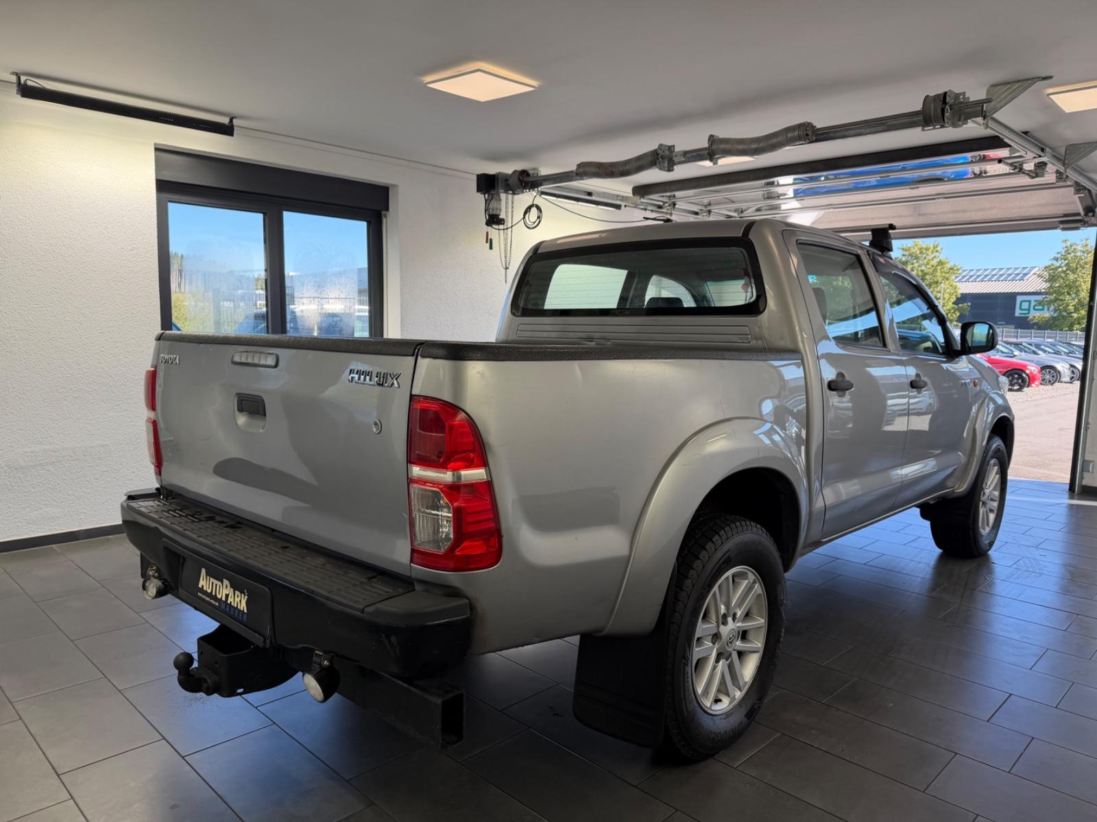 Toyota Hilux Double Cabine 2.5 D-4D | 144 ch | BVM | Feux diurnes LED | Vitres surteintées | Blocage de différentiel arrière