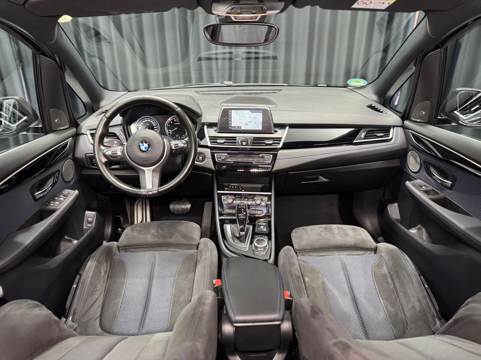 Fahrzeugabbildung BMW 220i Gran Tourer M Sport|AUTOMATIk|7-SITZER|NAVI