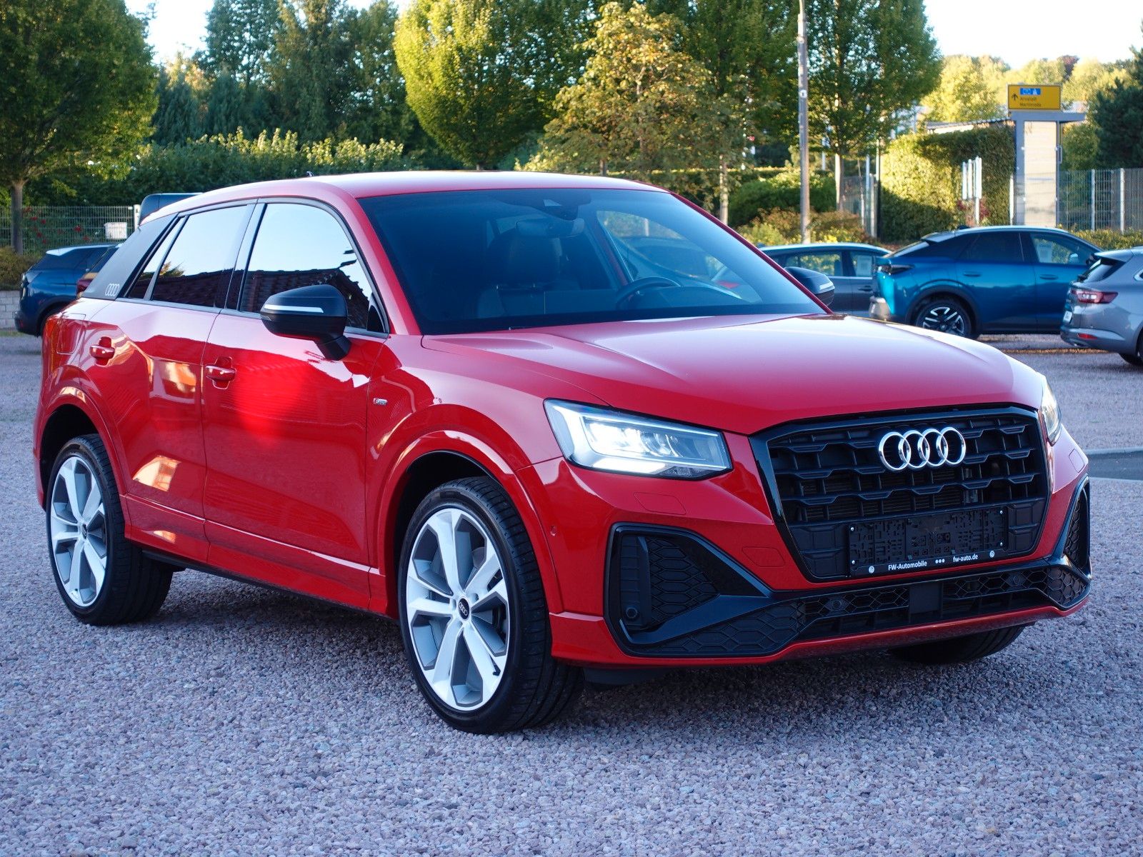 Fahrzeugabbildung Audi Q2 35 TFSI S tronic S line AHK/SONOS/19"LMR/....